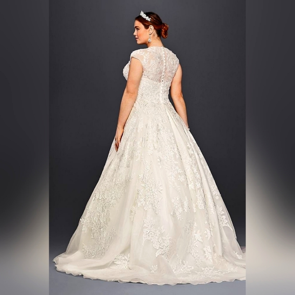 Stunning White Oleg Cassini Plus Size 18W Wedding Dress - Style 8CWG748 -